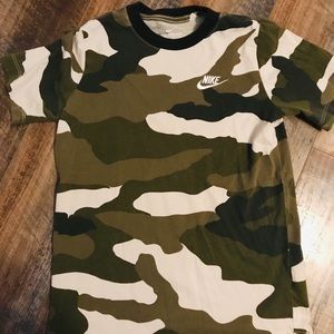 ❗️Nike❗️Camouflage Tee